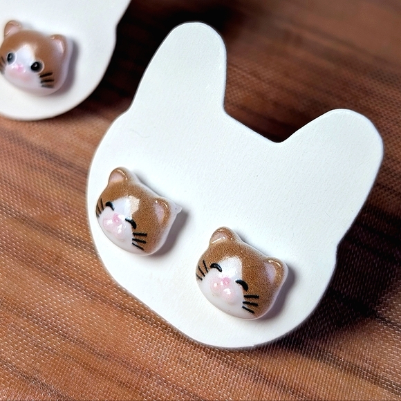 NEW Kitten earrings acrylic BROWN caramel tan stud New HANDMADE cats Teen - Picture 4 of 5